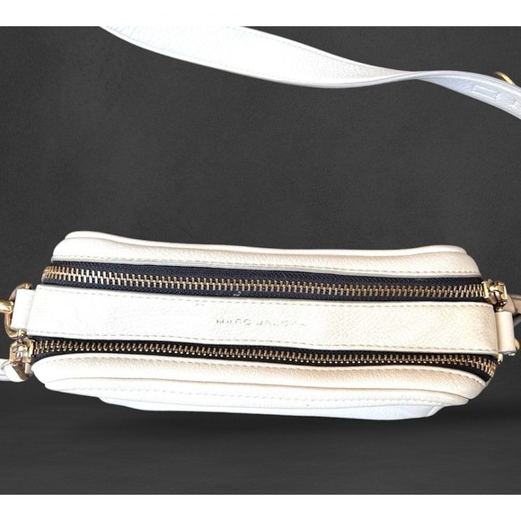 MARC JACOBS "THE SOFTSHOT 21"  PEBBLED CREAM LEATHER CROSSBODY BAG - Picture 5 of 11